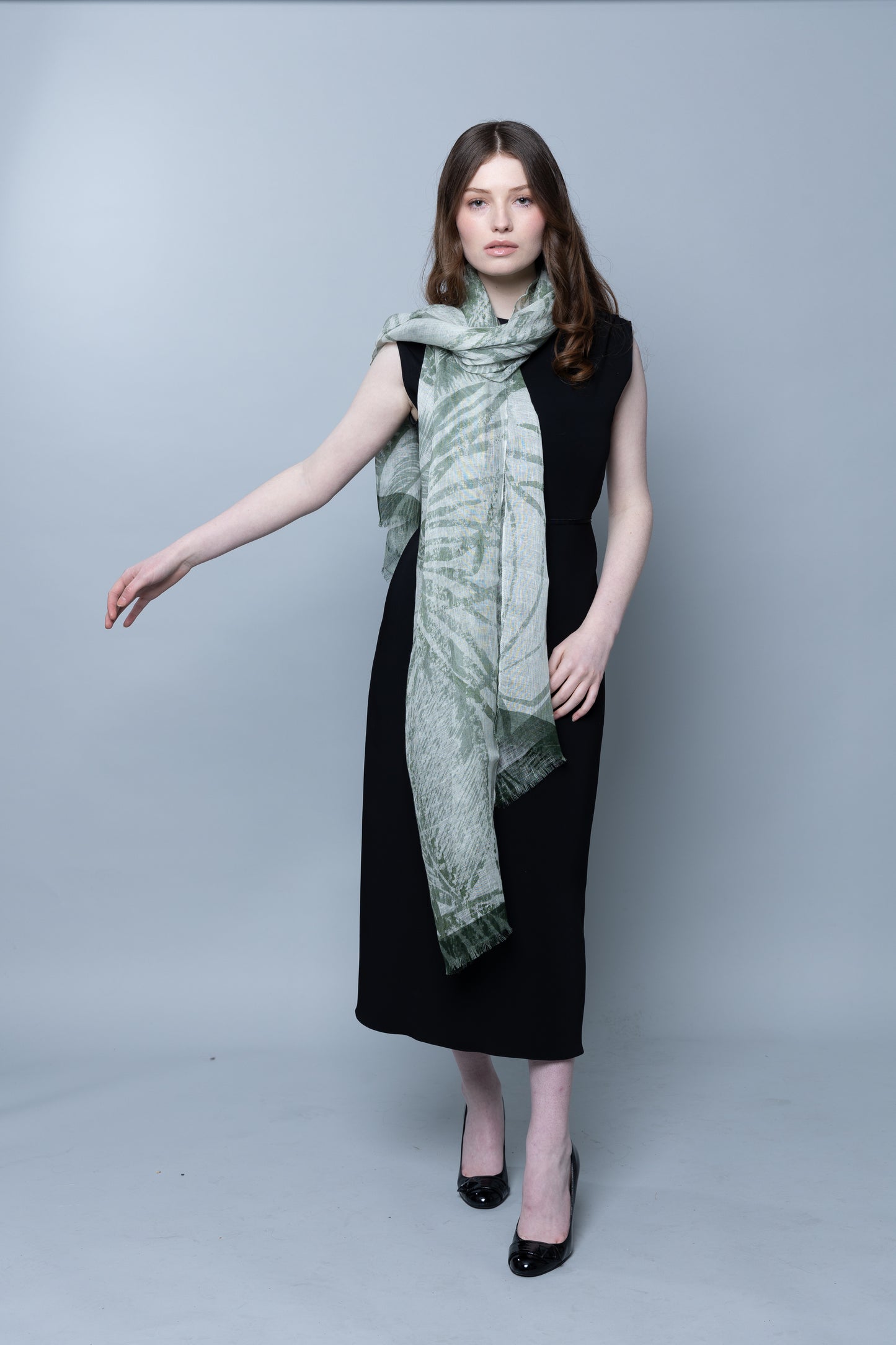 Verdant Breeze Linen Scarf in Sage Green (90 x 200 cm)