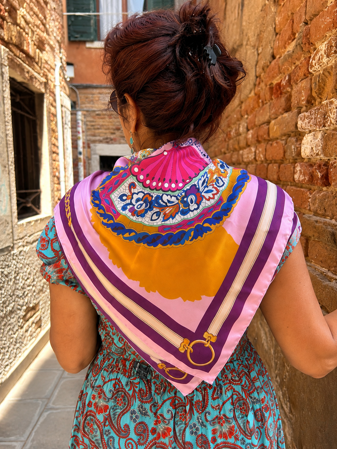 VENTAGLIO ROSA – ITALIAN SILK SQUARE SCARF (90 X 90 CM)
