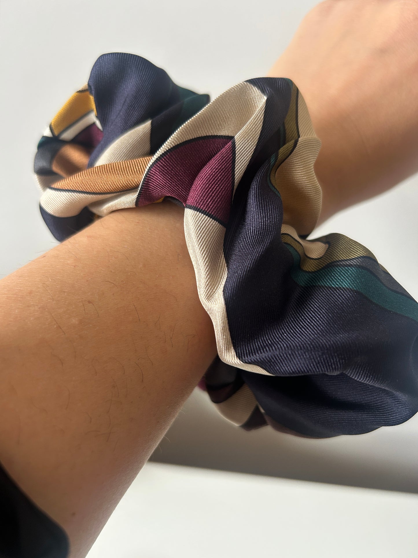 Scrunchie in Green with Floral Motif