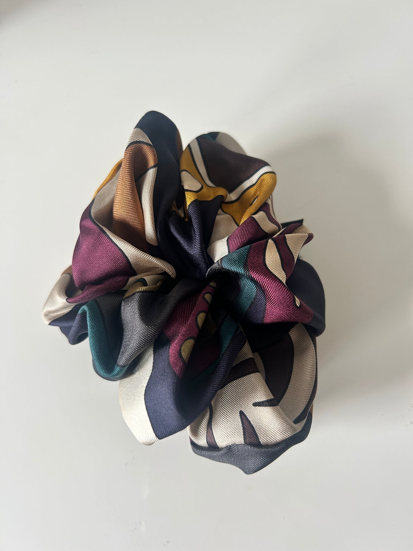 Scrunchie in Green with Floral Motif