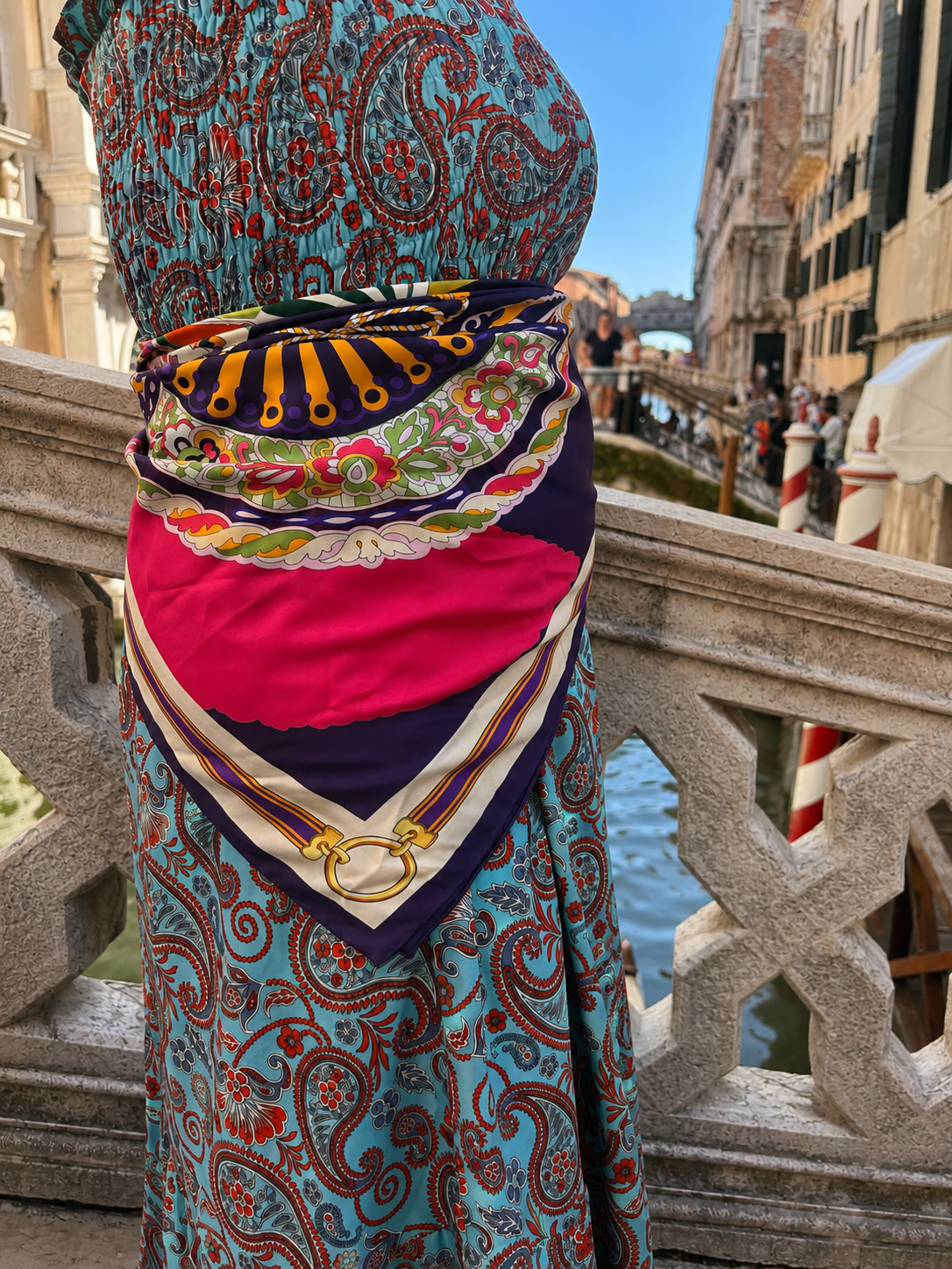 VENTAGLIO NOTTE – ITALIAN SILK SQUARE SCARF (90 X 90 CM)