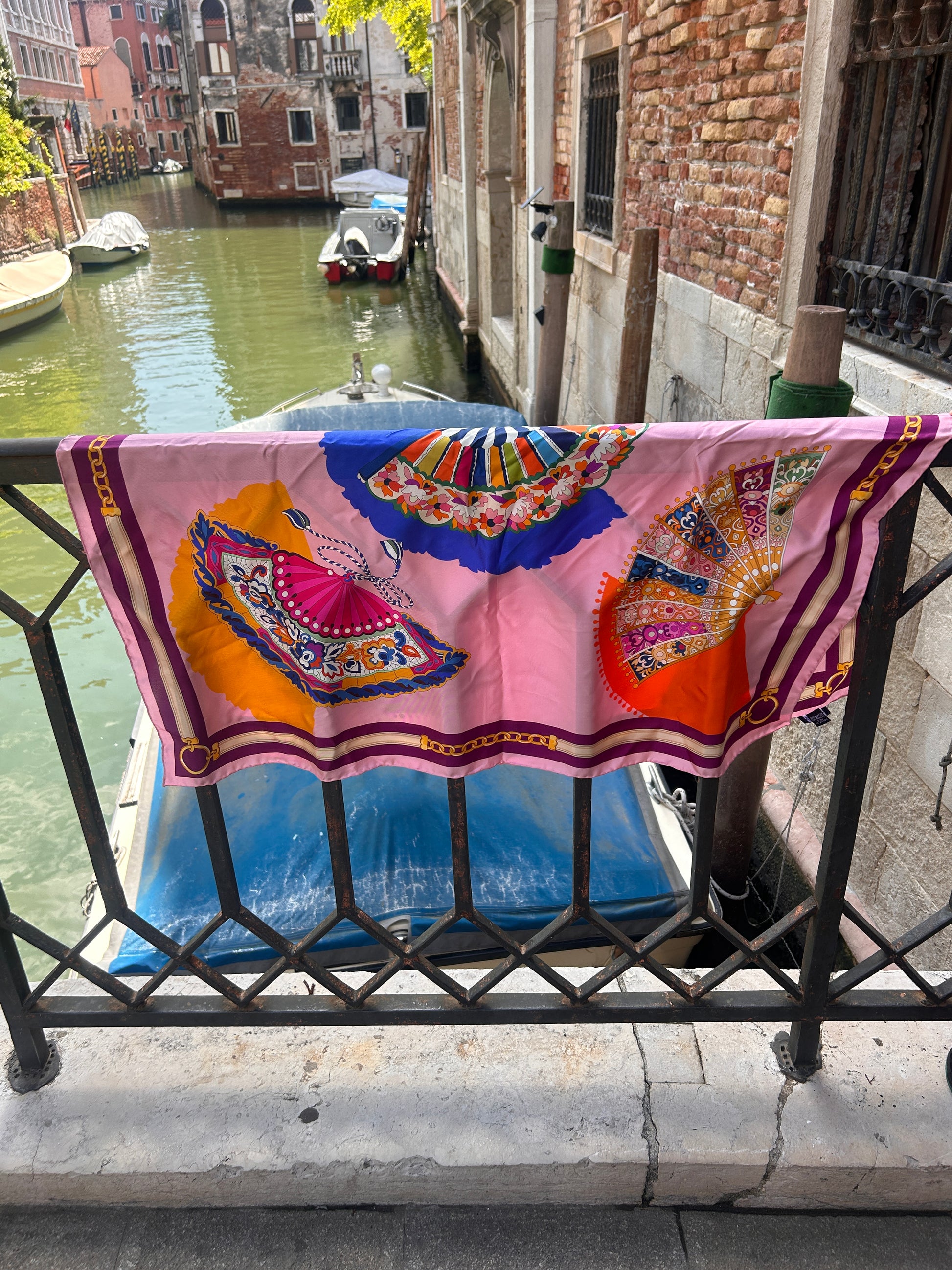 VENTAGLIO ROSA – ITALIAN SILK SQUARE SCARF.