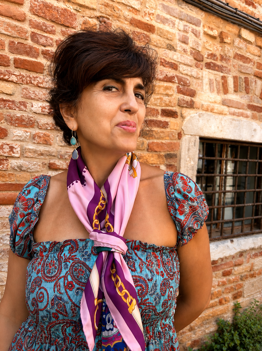 VENTAGLIO ROSA – ITALIAN SILK SQUARE SCARF (90 X 90 CM).